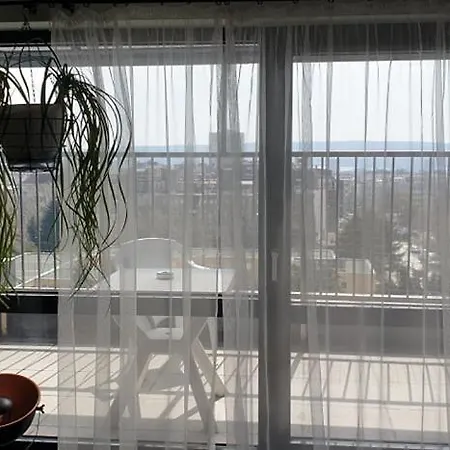 Apartament Удобен, Приятен, Слънчев Апартамент В Широкия Център На Варна.